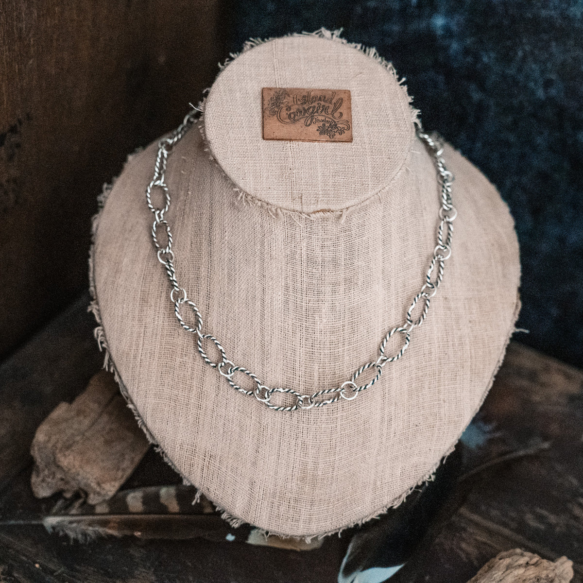twisted link chunky chain
