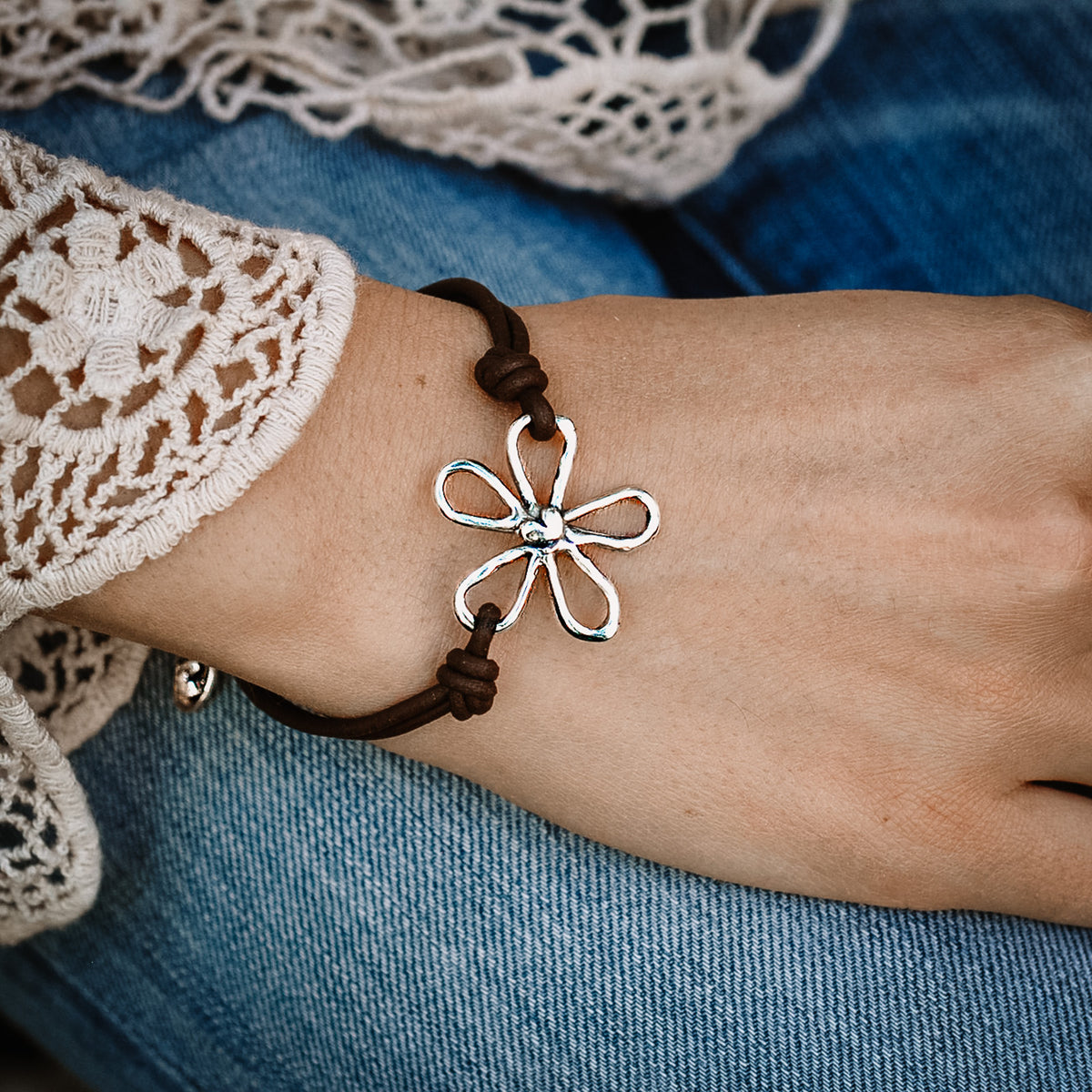 daisy leather bracelet