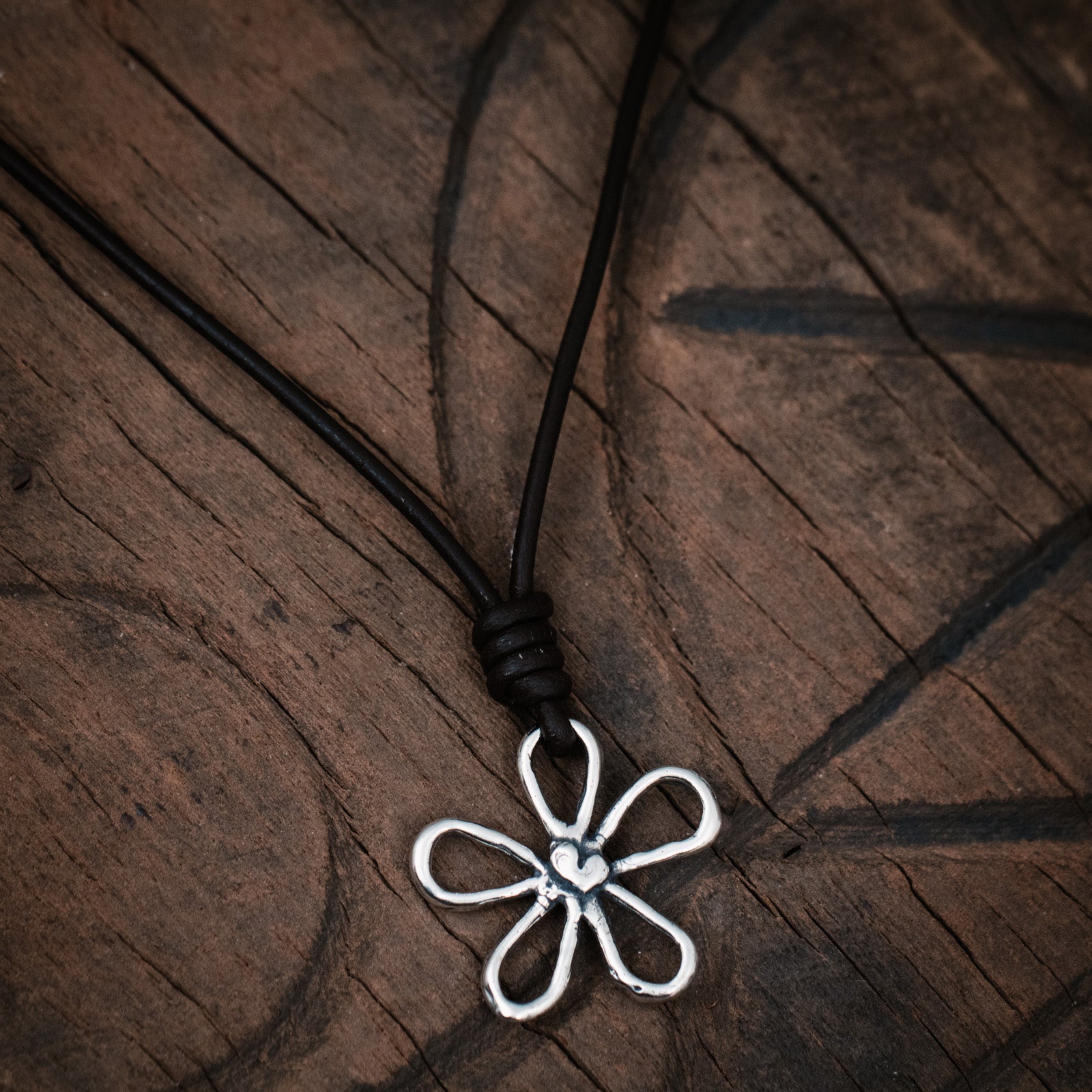 flower leather necklace